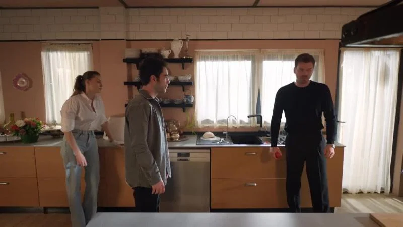 Кадры из сериала Семья 12 серия 1 сезон (2023)